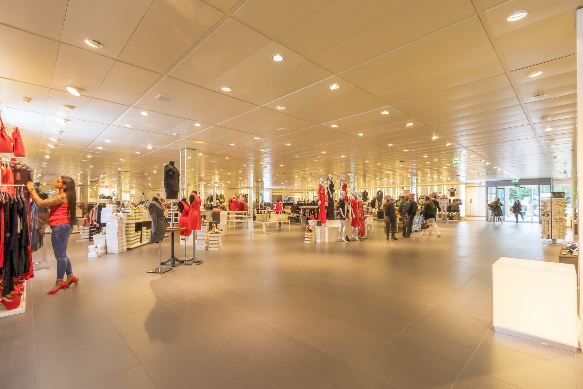 How to Choose the Right Retail Flooring