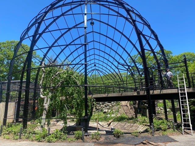 Metal structure industrially painted