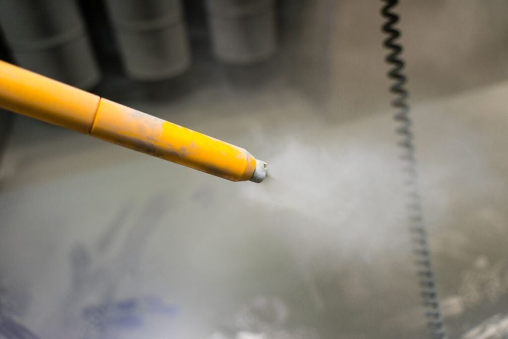 Powder coating gun tip